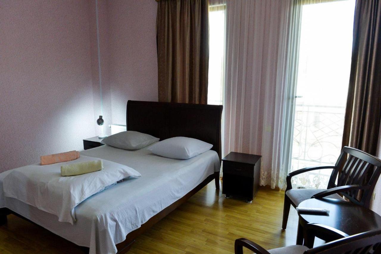 Guest House Tasunia Kutaisi Ngoại thất bức ảnh