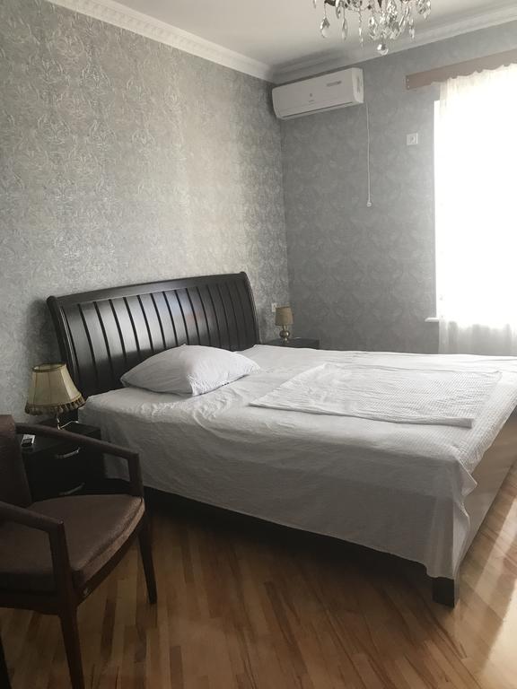 Guest House Tasunia Kutaisi Ngoại thất bức ảnh