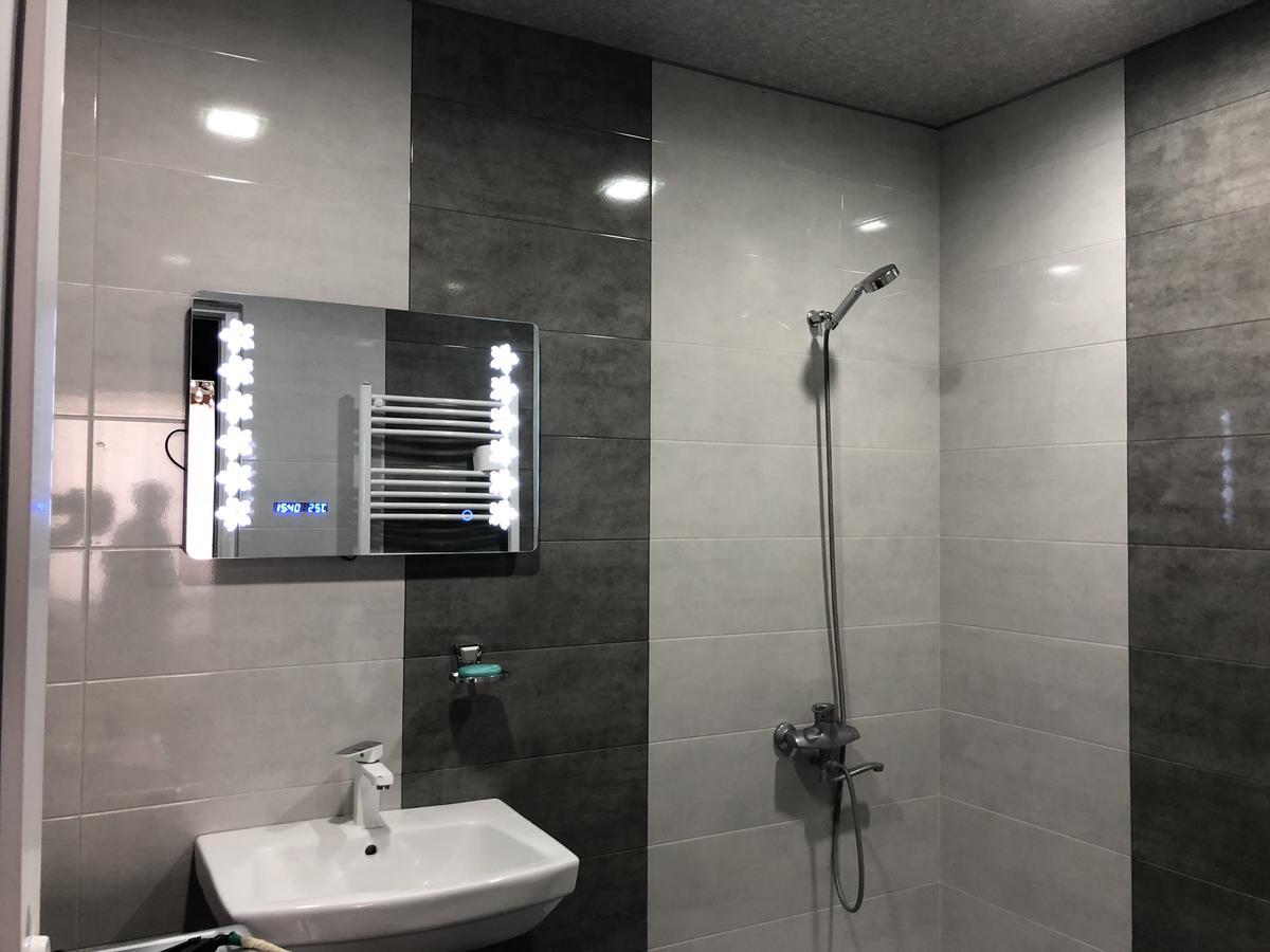 Guest House Tasunia Kutaisi Ngoại thất bức ảnh