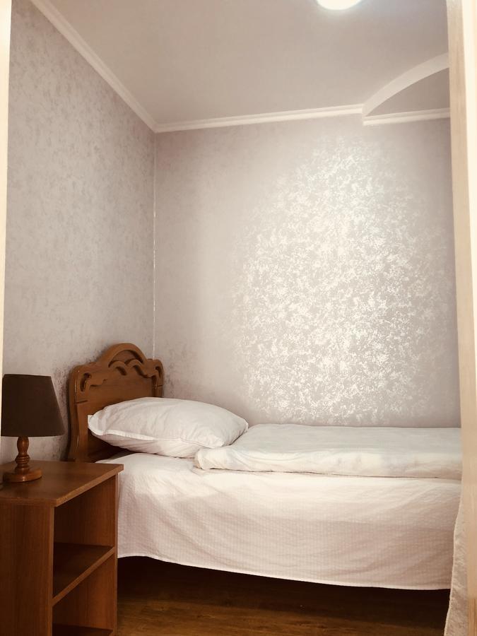 Guest House Tasunia Kutaisi Ngoại thất bức ảnh