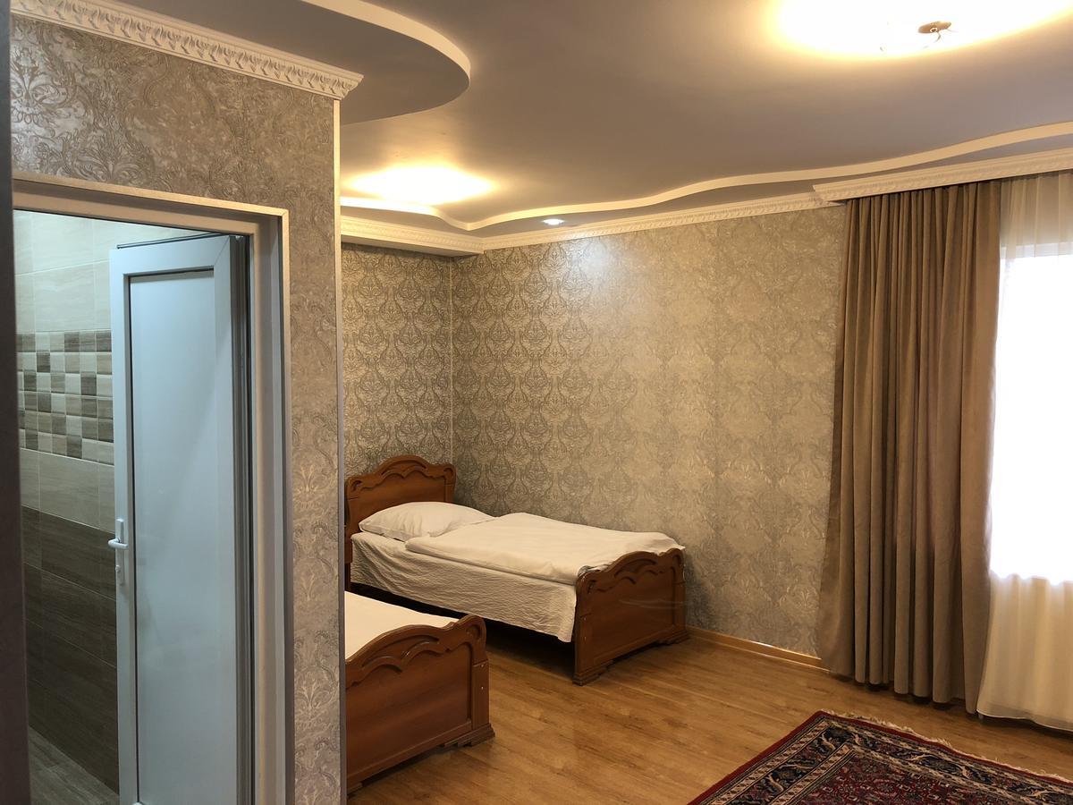 Guest House Tasunia Kutaisi Ngoại thất bức ảnh