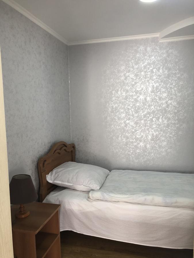 Guest House Tasunia Kutaisi Ngoại thất bức ảnh