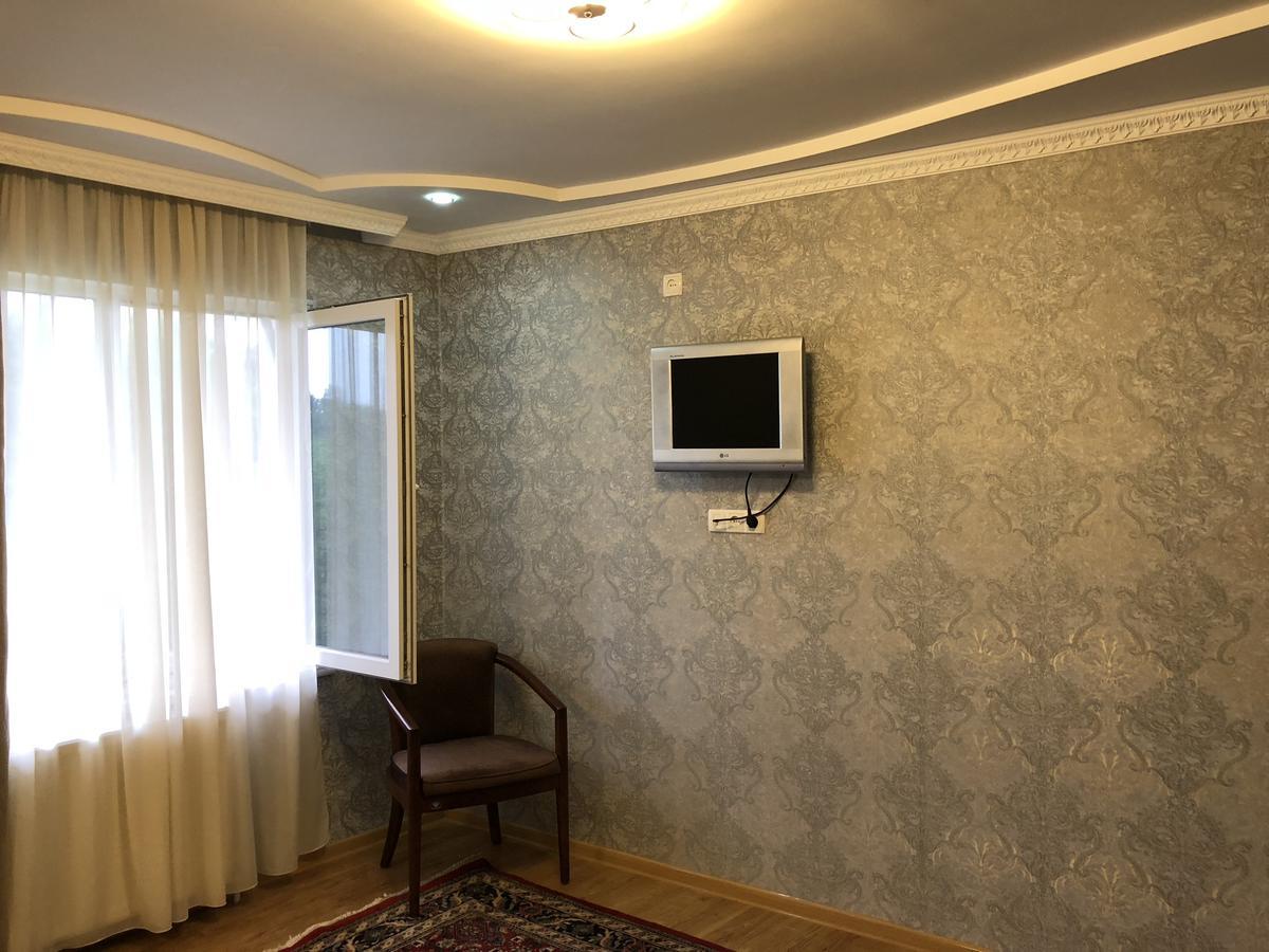 Guest House Tasunia Kutaisi Ngoại thất bức ảnh