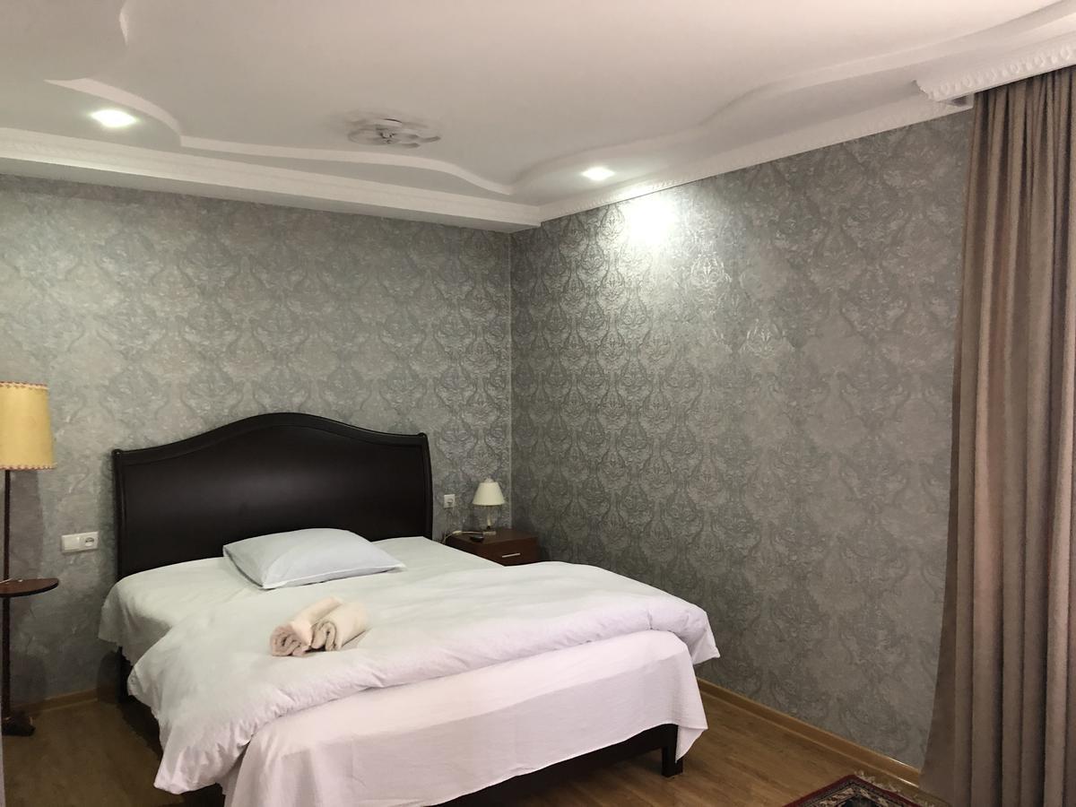 Guest House Tasunia Kutaisi Ngoại thất bức ảnh