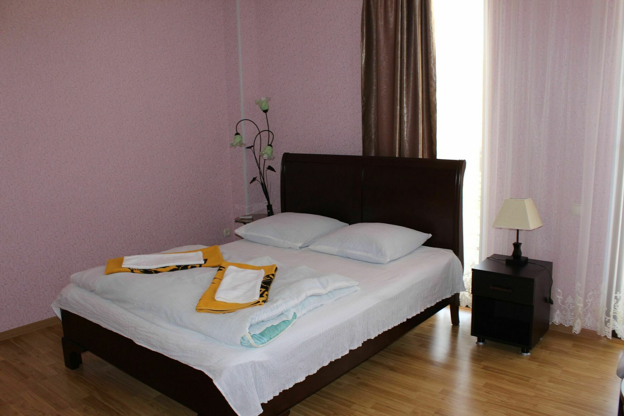 Guest House Tasunia Kutaisi Ngoại thất bức ảnh
